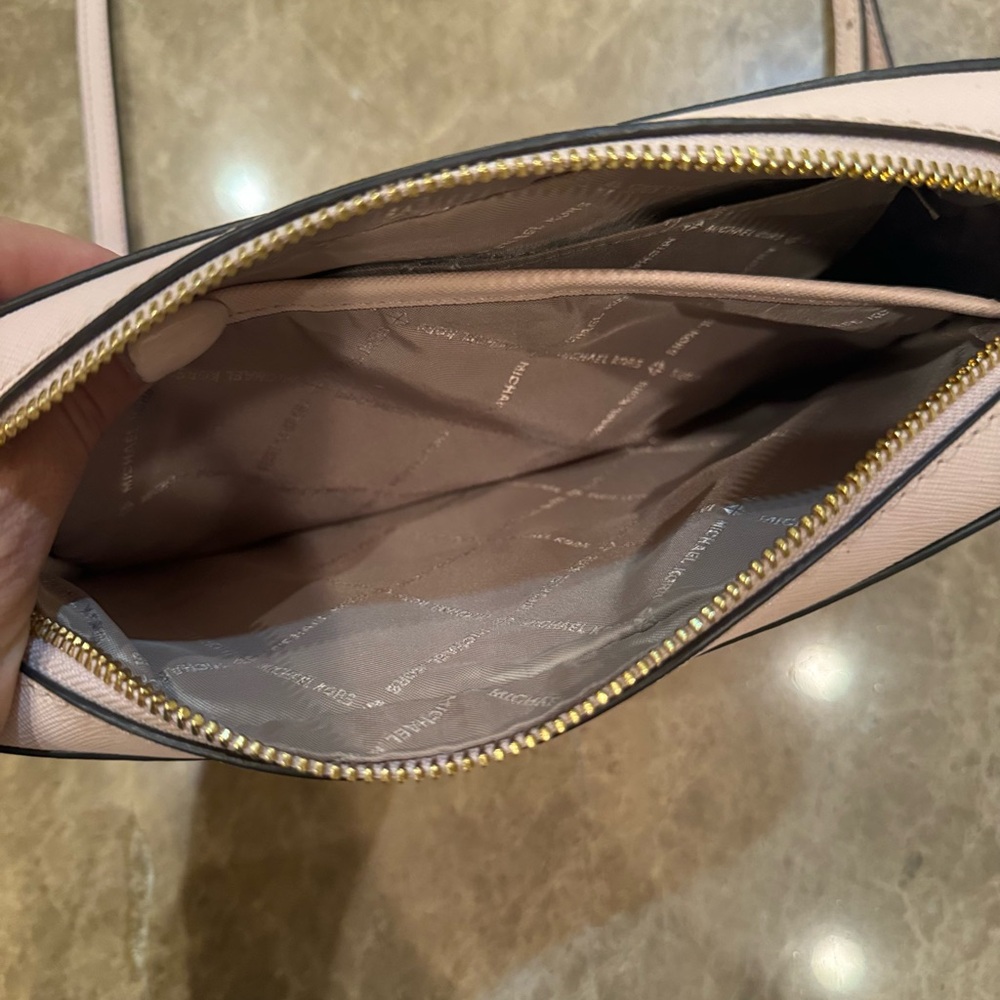 Michael Kors Jet Set Crossbody - Picture 4 of 6